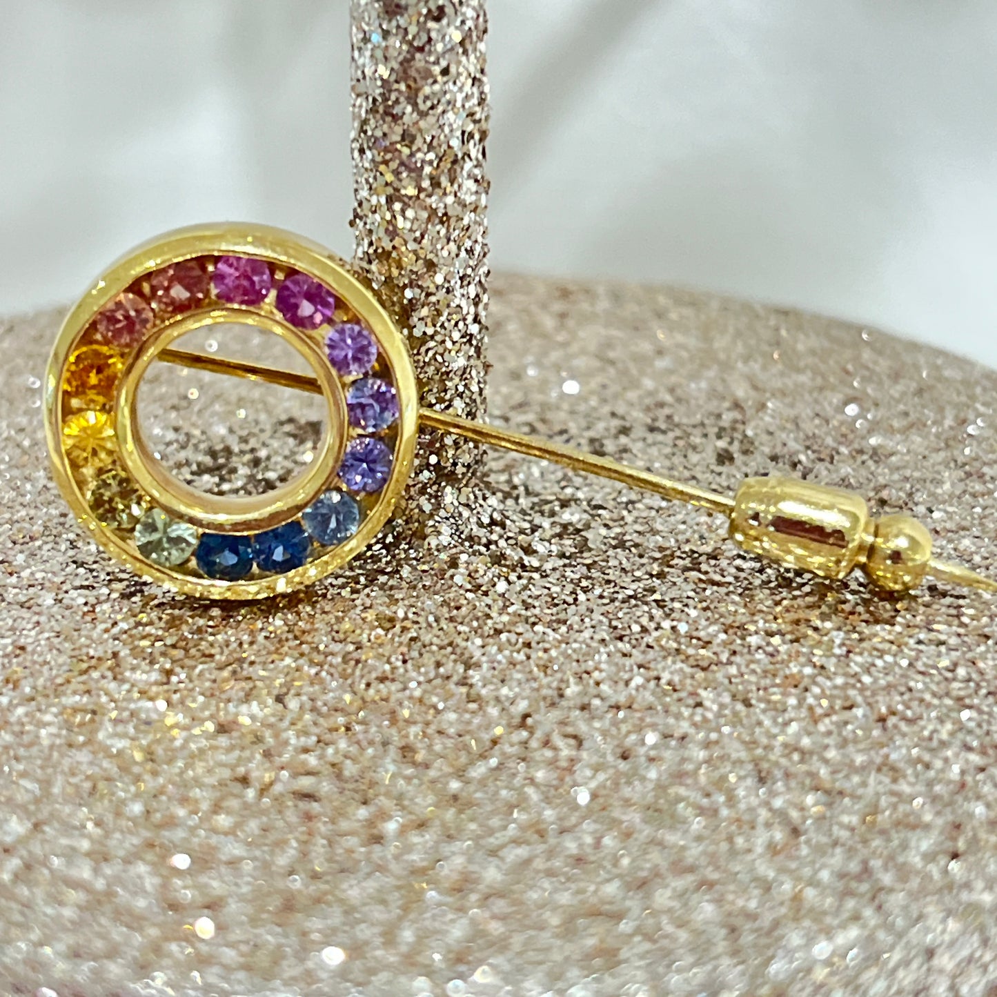 18k Rainbow Sapphire Circle Pin