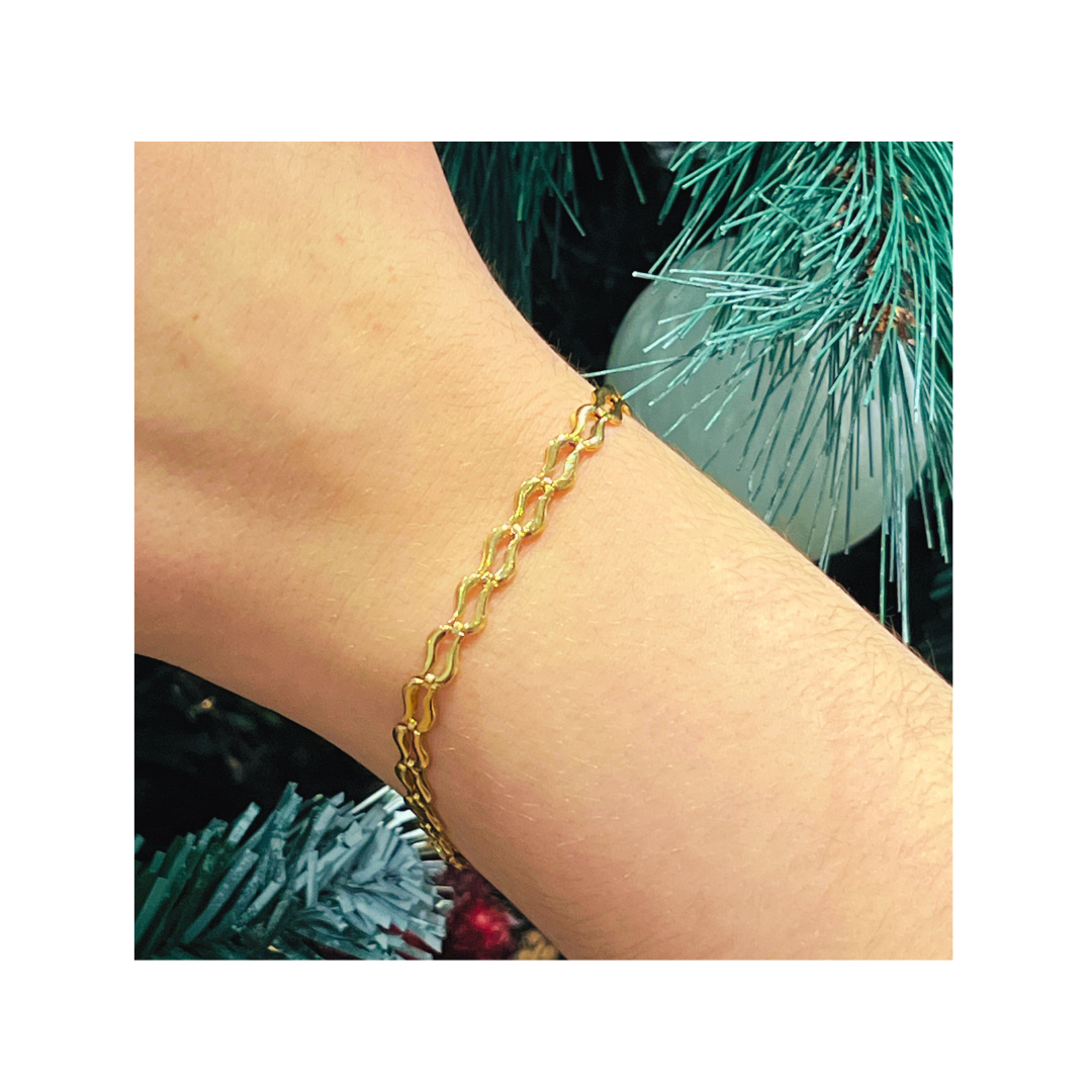 14k Yellow Gold Wavy Bracelet