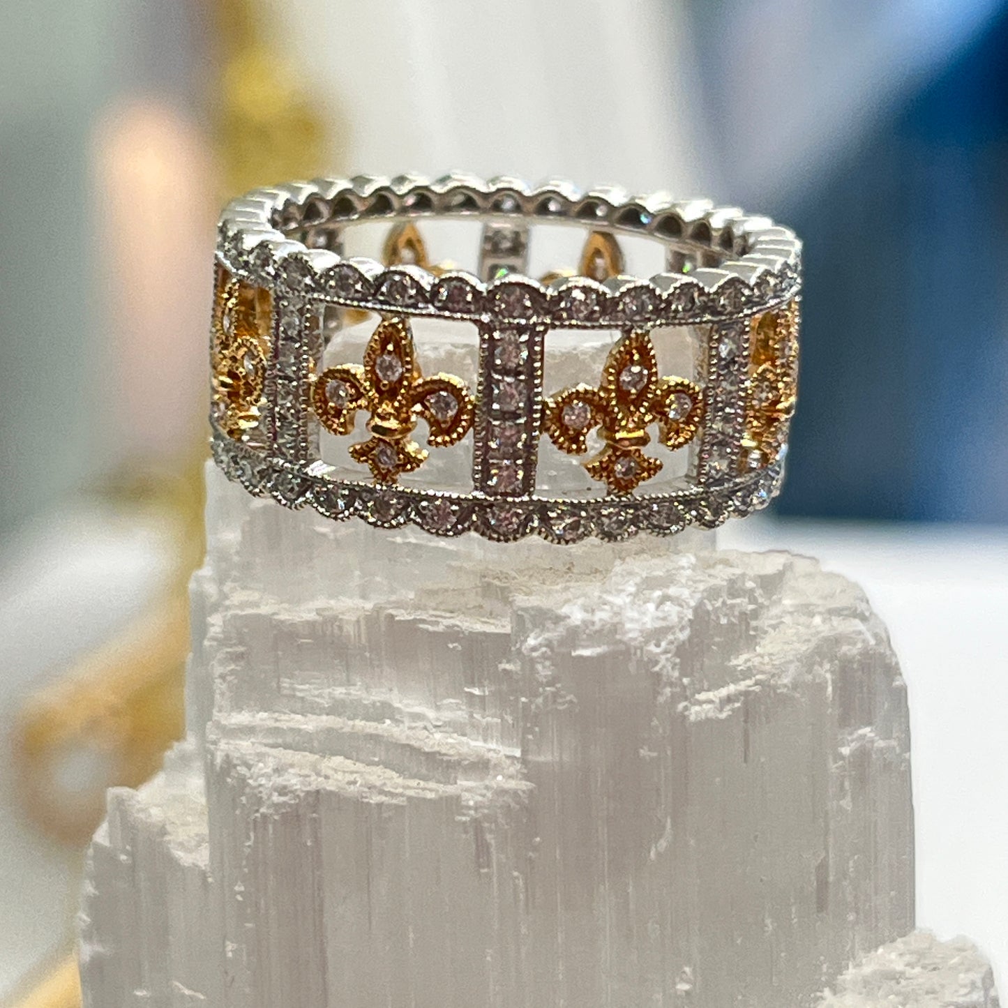 18 Karat Two-Tone Gold Fleur-de-lis Ring